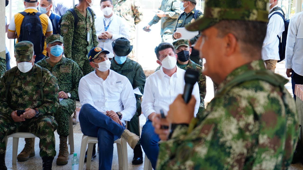 Consejo de seguridad en cabeza del ministro de Defensa, Diego Molano y de Interior, Daniel Palacios en conjunto con las autoridades, para establecer un Plan de Estabilización en el departamento de Arauca / Foto: @