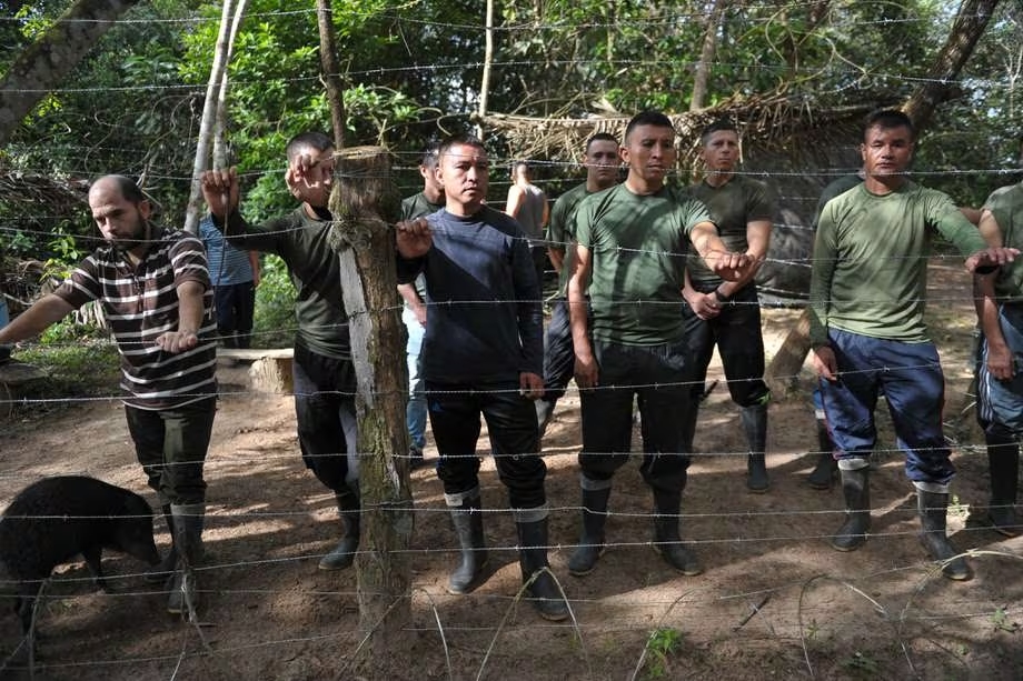 Fotografía de secuestrados por las Farc, una de las redes criminales y principales actores responsables de secuestros en Colombia entre 1970 y 2010 / Mauricio Alvarado