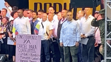 criminales acompañan a petro en manifestacion