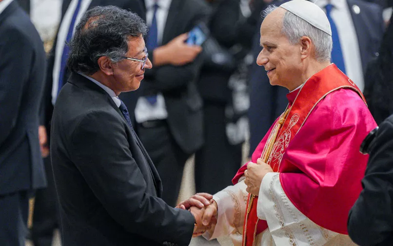 Gustavo Petro y León XIV