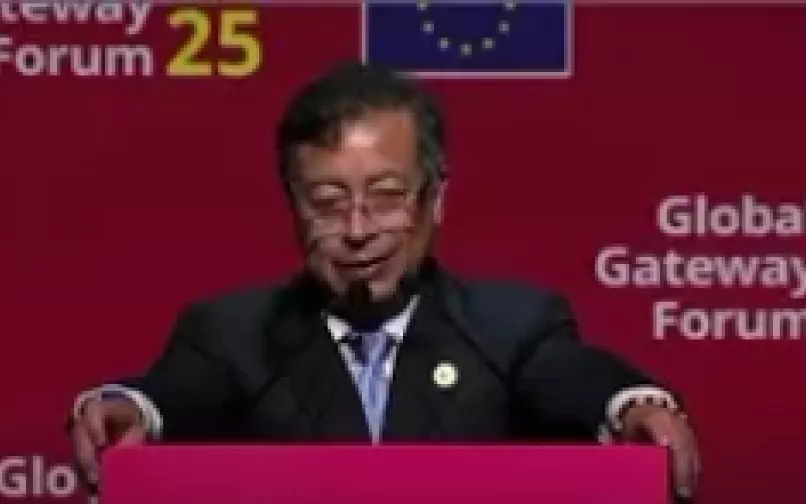 Gustavo Petro anunciando la cumbre CELAC en Santa Marta