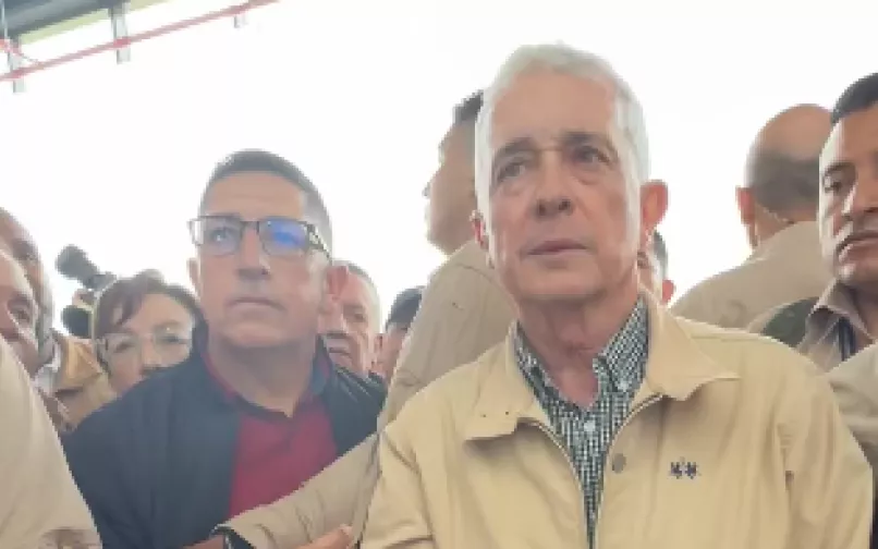 Álvaro Uribe Vélez nov 25