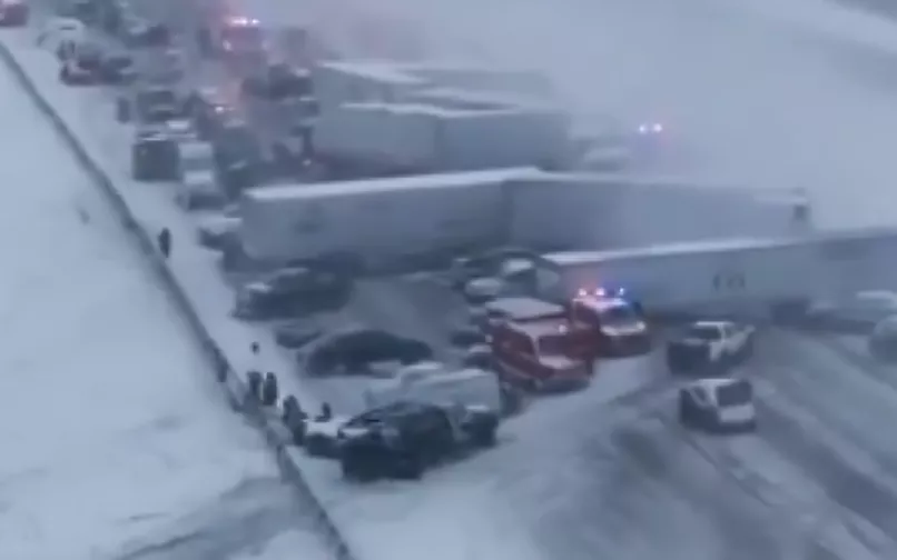 Fuertes nevadas provocan choque múltiple en Indiana