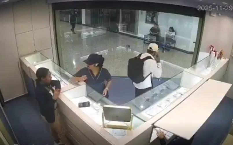 Cámaras de seguridad registraron los instantes del robo a joyería