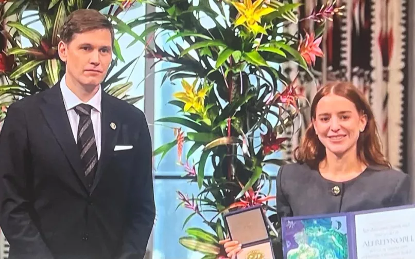 Ana Corina Machado, hija de Maria Corina Machado. Crédito: tomado de la ceremonia de entrega.