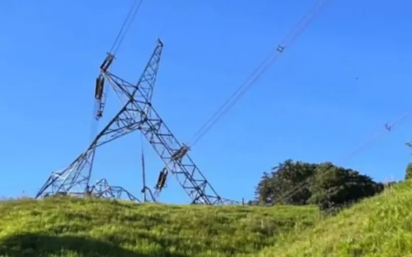 Torre de energía en El Bagre