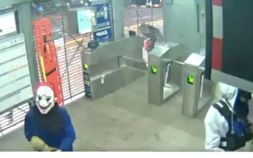 Imágenes de seguridad evidencian actos vandálicos