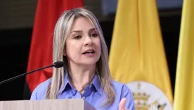 vicky dávila 2525