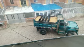 Volqueta bomba en inmediaciones del Batallón Bolívar