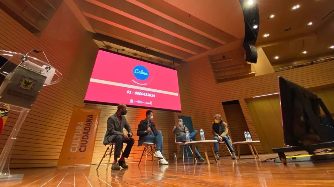 Lanzamiento de la Línea Calma para escuchar a los hombres en Bogotá