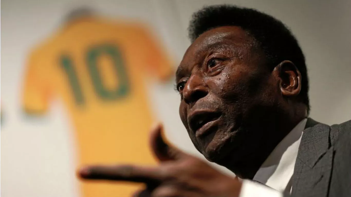 Pelé nuevamente hospitalizado 