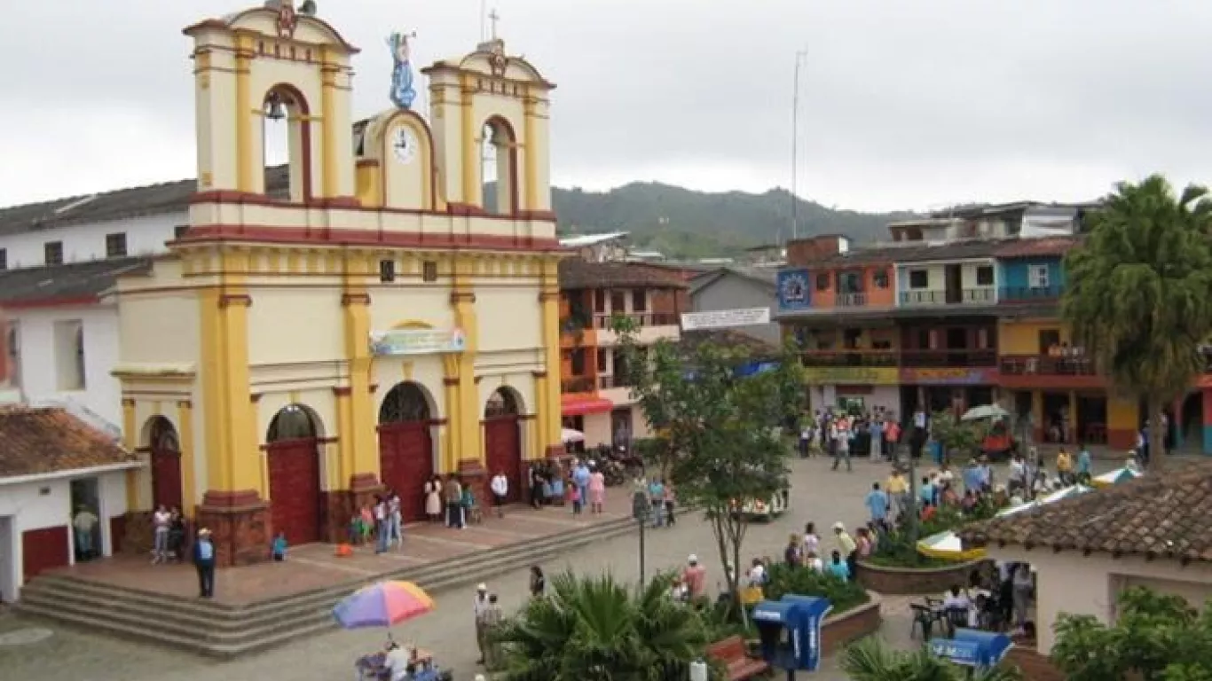 Tres policías heridos en ataques a la fuerza pública en Anorí, Antioquia