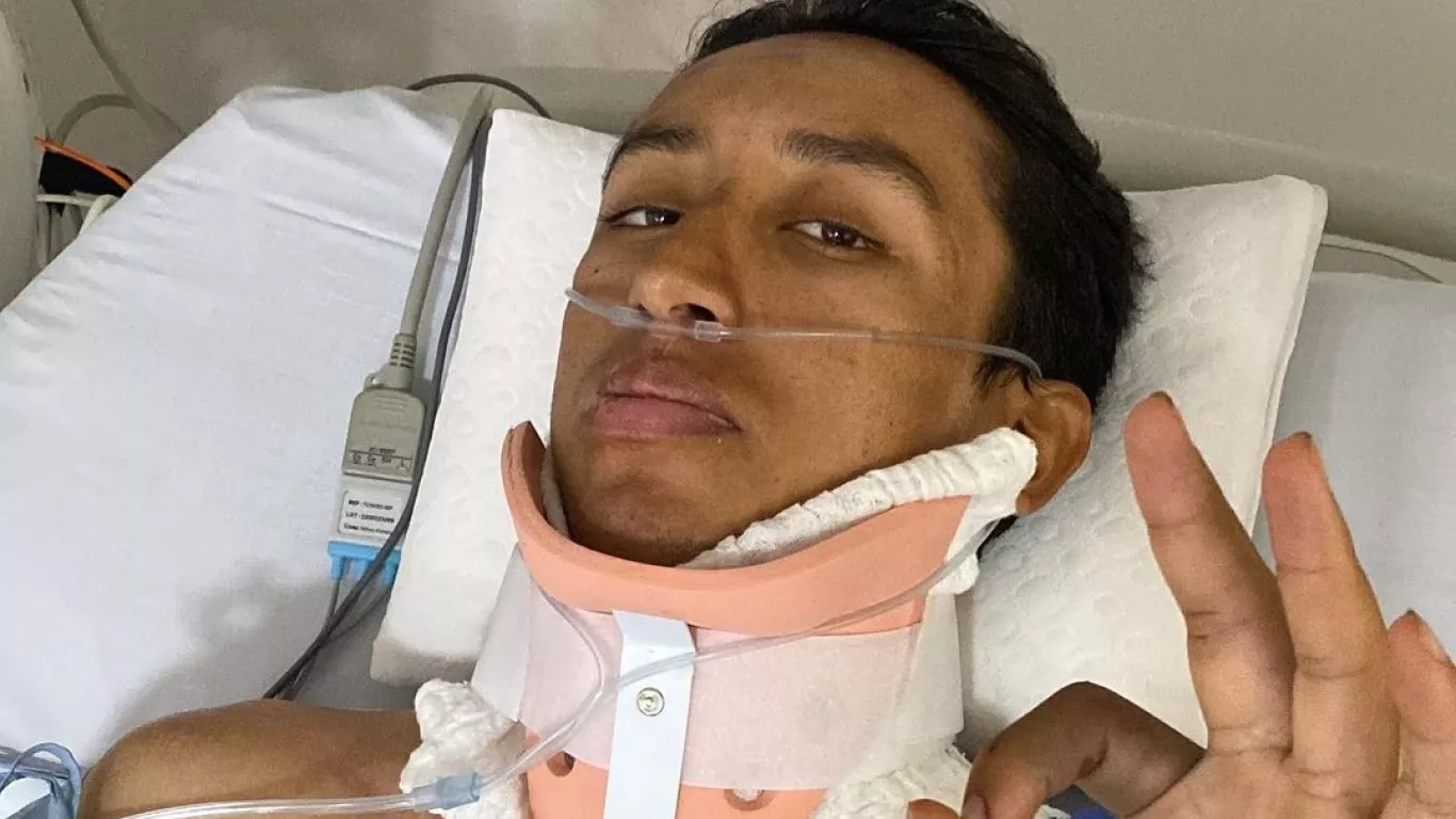 Reaparece Egan Bernal: "Tuve 95% de de probabilidad de quedar parapléjico"