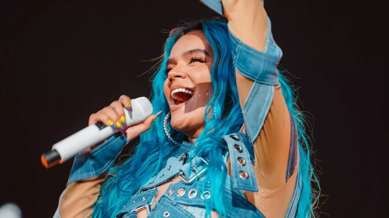 Karol G "cierra el ciclo" y se despide de su cabello azul