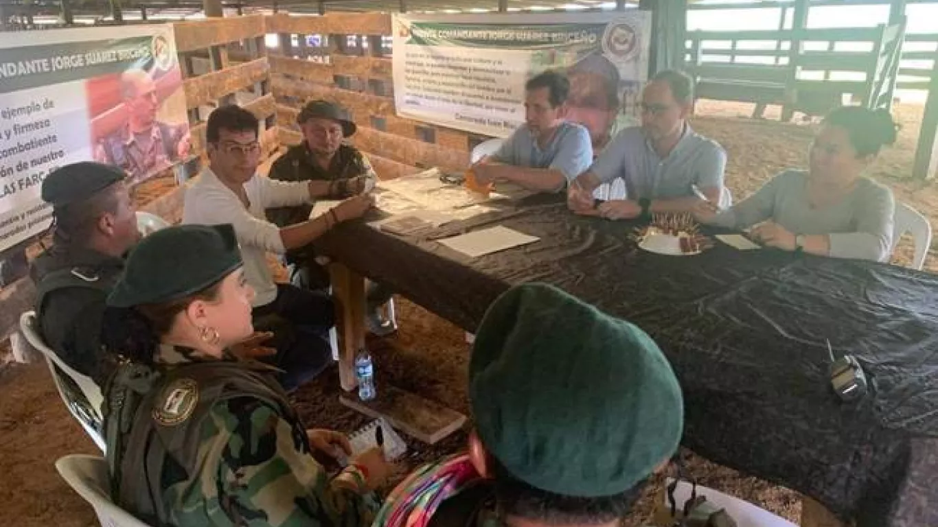 REUNIÓN DE DISIDENCIAS DE LAS FARC Y EL GOBIERNO