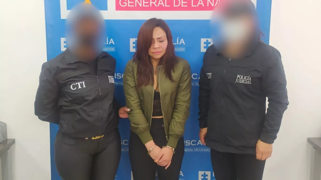 MUJER ATACA A CUCHILLO A SU PAREJA