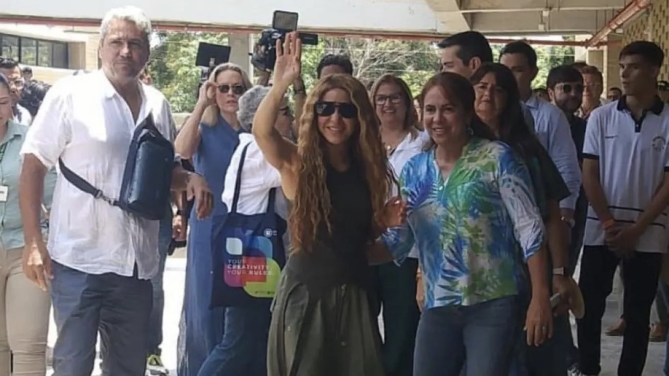 SHAKIRA EN EL NUEVO COLEGIO BARRANQUILLA