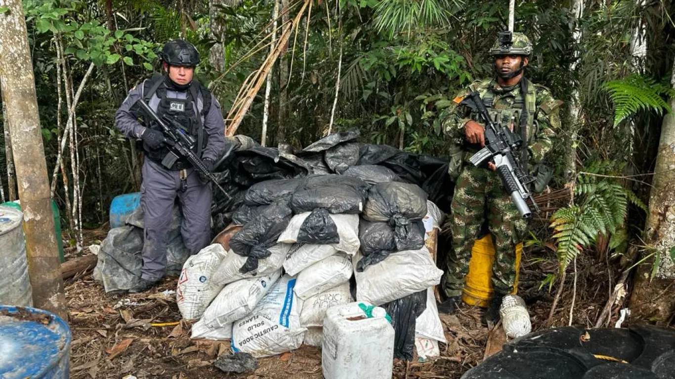 Ejército destruye laboratorios