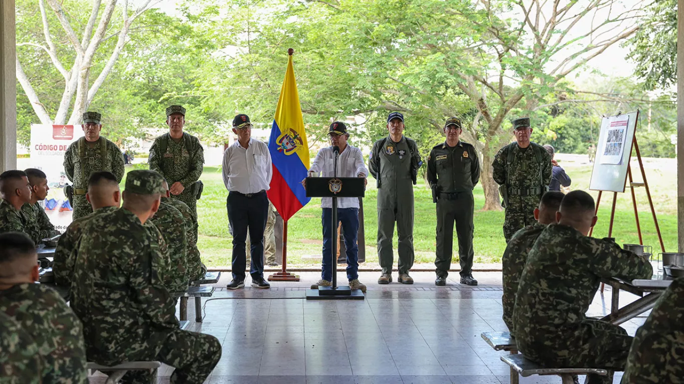 Petro en cantón militar