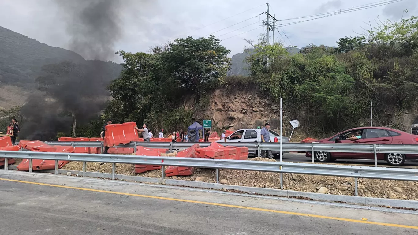 bloqueo vía Bogotá-Girardot 8 febrero