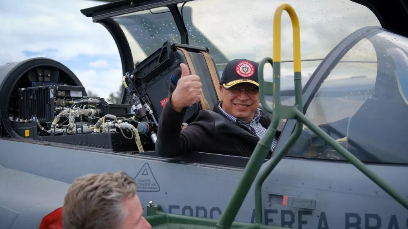 Petro avión FAC