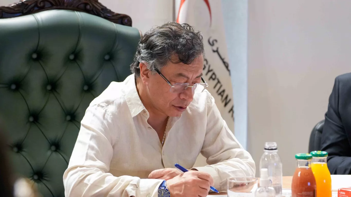 gustavo petro allegados entrarían alista clinton
