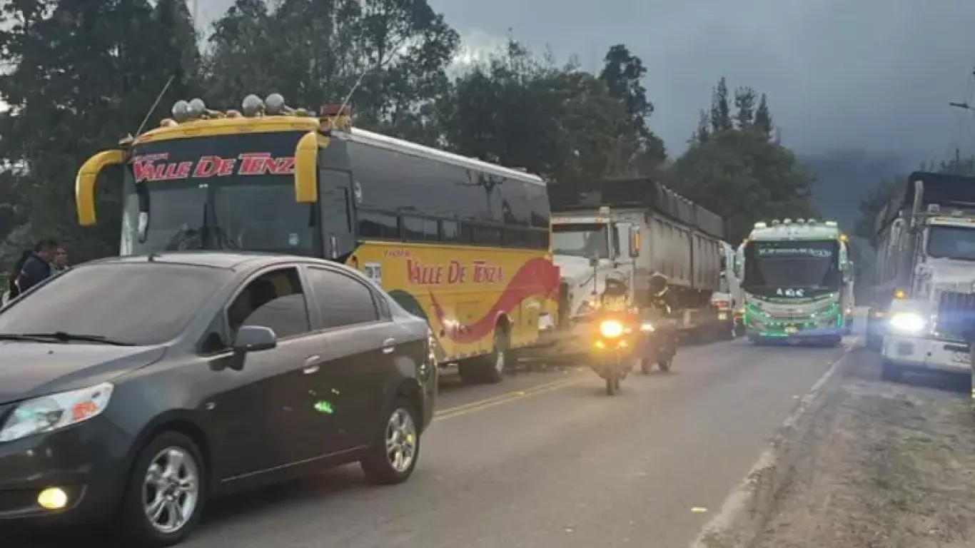 Choque múltiple en la vía Sopó – BriceñoFoto: redes sociales