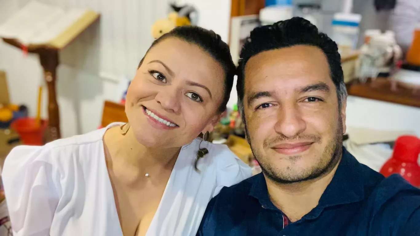 Andrea del Pilar Verdugo y su esposo, el ministro de Justicia, Andrés Idárraga Foto: Redes @AndreaVerdugo