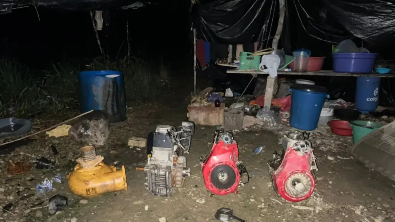 Minas ilegales en el corregimiento de Guayabal, Chocó.